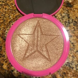 Jeffree Star highlighter